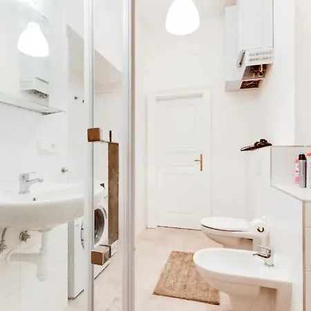 New & Cozy 3bds In Historical Center - S8 شقة براغ