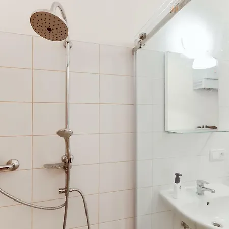 New & Cozy 3bds In Historical Center - S8 شقة براغ