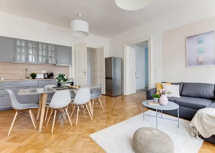 New & Cozy 3bds In Historical Center - S8 Prag