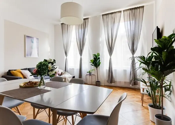New & Cozy 3bds In Historical Center - S8 Apartment