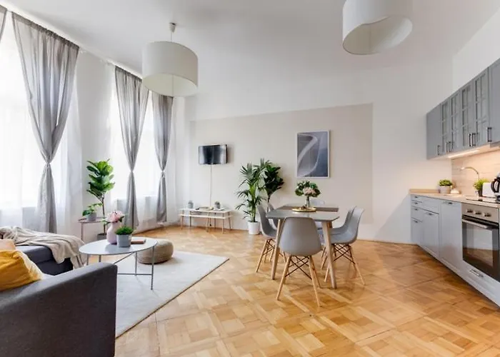 New & Cozy 3bds In Historical Center - S8 Apartment